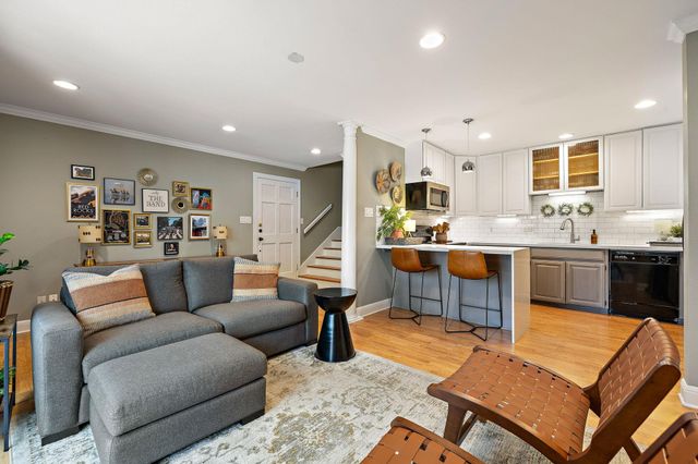 2500 Steck Ave 6, Austin, TX 78757