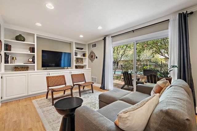 2500 Steck Ave 6, Austin, TX 78757