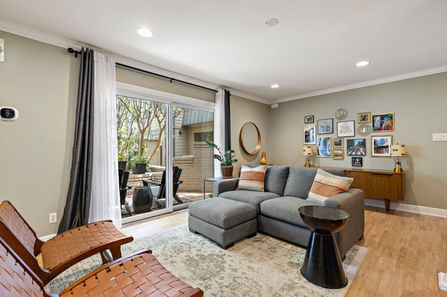 2500 Steck Ave 6, Austin, TX 78757