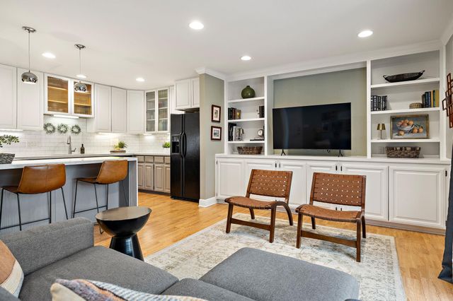 2500 Steck Ave 6, Austin, TX 78757