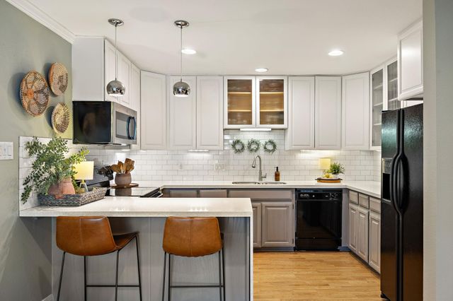 2500 Steck Ave 6, Austin, TX 78757