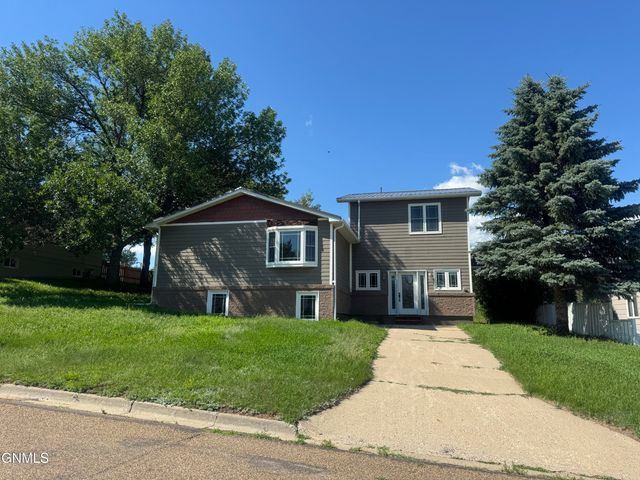 304 6th Avenue NW, Watford City, ND 58854 property photo