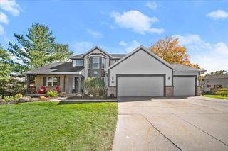 7922 E Dogwood Meadows Court, Ada, MI 49301