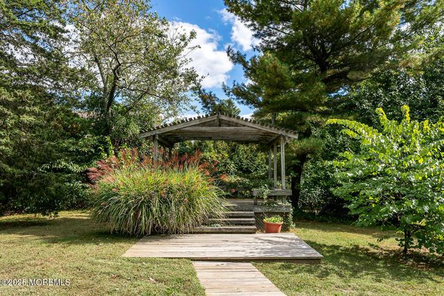 37 Clover Hill Road, Colts Neck, NJ 07722