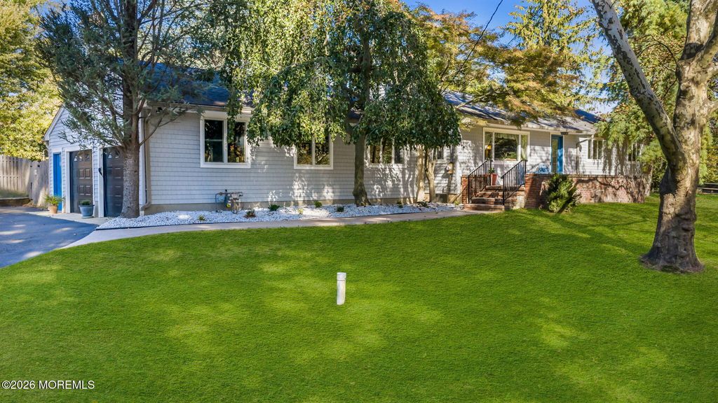 37 Clover Hill Road, Colts Neck, NJ 07722