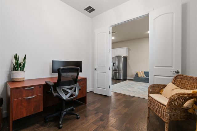 520 Peakside CIR, Dripping Springs, TX 78620