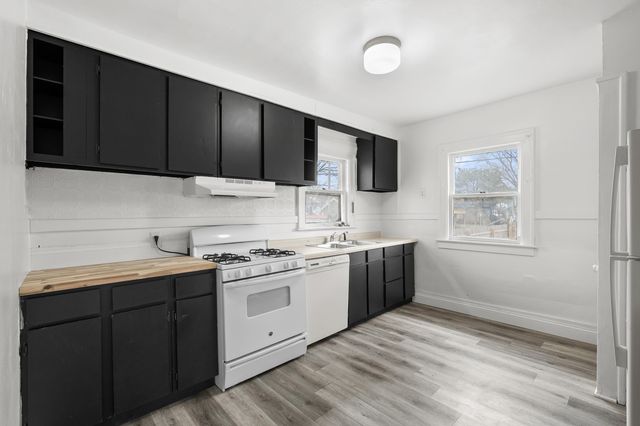 1314 Clinton Avenue, Kalamazoo, MI 49001