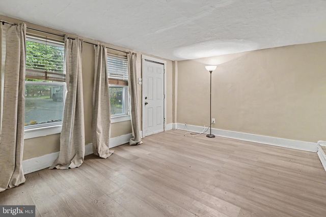 1 WOODS ALY, Mount Holly, NJ 08060