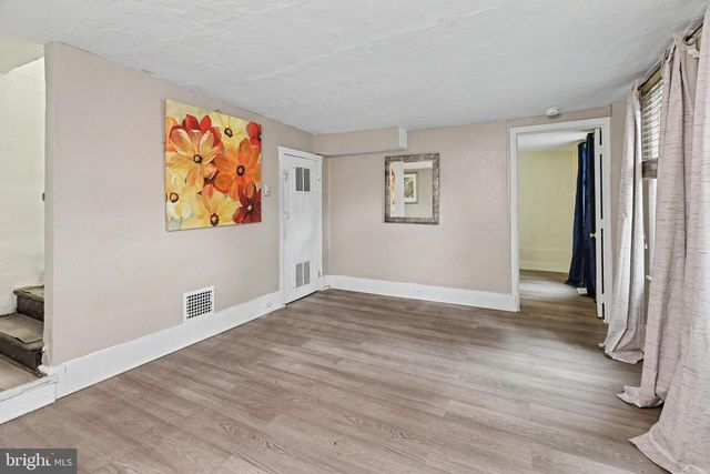 1 WOODS ALY, Mount Holly, NJ 08060