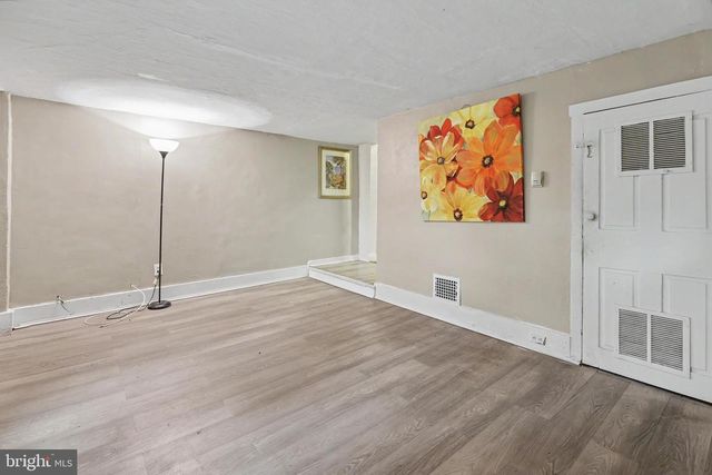 1 WOODS ALY, Mount Holly, NJ 08060