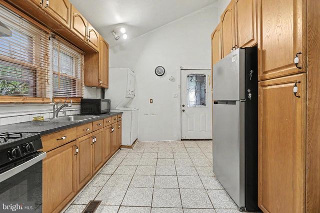 1 WOODS ALY, Mount Holly, NJ 08060