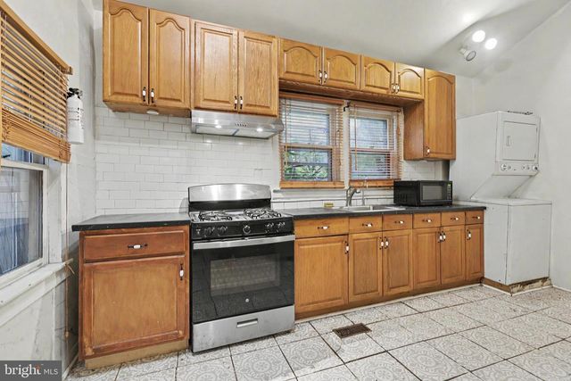 1 WOODS ALY, Mount Holly, NJ 08060
