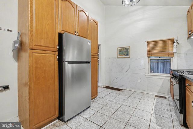 1 WOODS ALY, Mount Holly, NJ 08060