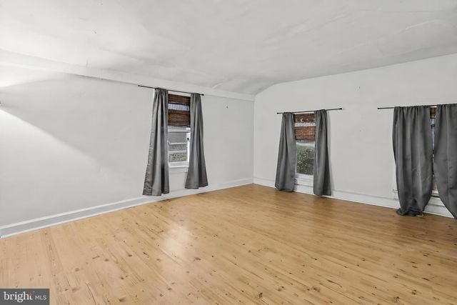 1 WOODS ALY, Mount Holly, NJ 08060