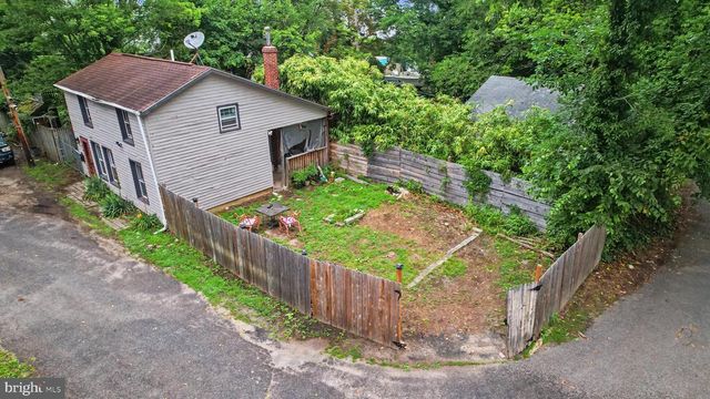1 WOODS ALY, Mount Holly, NJ 08060