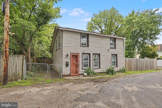 1 WOODS ALY, Mount Holly, NJ 08060
