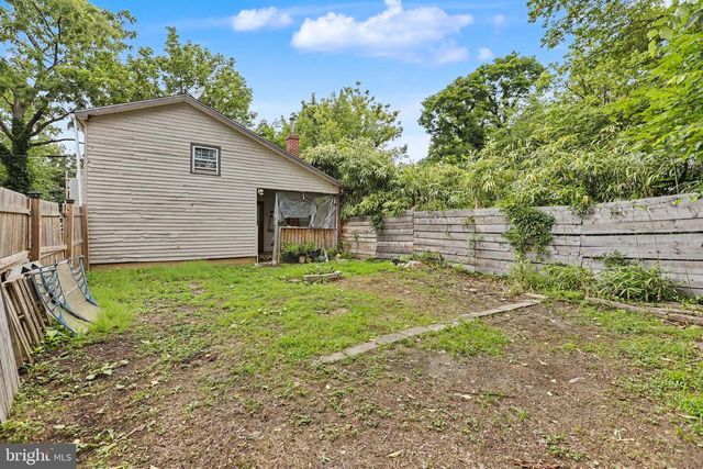 1 WOODS ALY, Mount Holly, NJ 08060