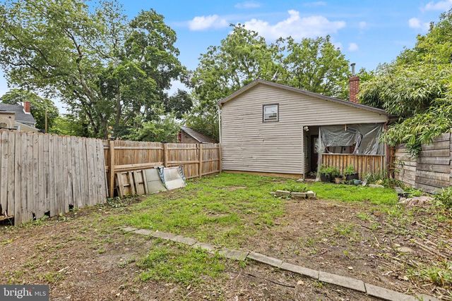 1 WOODS ALY, Mount Holly, NJ 08060
