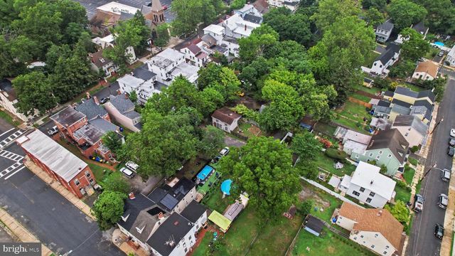 1 WOODS ALY, Mount Holly, NJ 08060