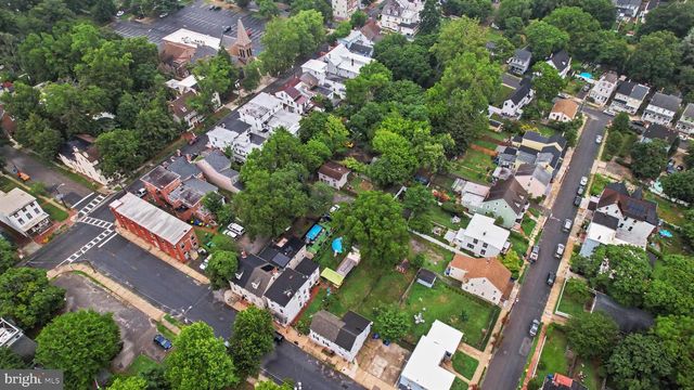 1 WOODS ALY, Mount Holly, NJ 08060