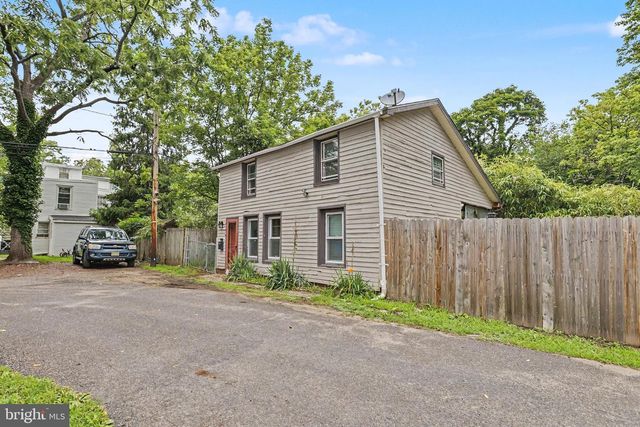 1 WOODS ALY, Mount Holly, NJ 08060