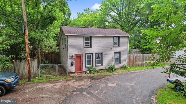1 WOODS ALY, Mount Holly, NJ 08060