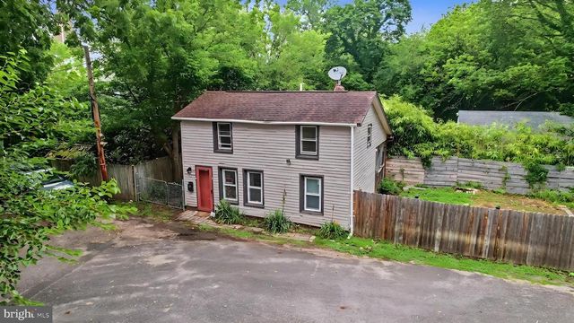 1 WOODS ALY, Mount Holly, NJ 08060