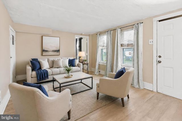 1 WOODS ALY, Mount Holly, NJ 08060