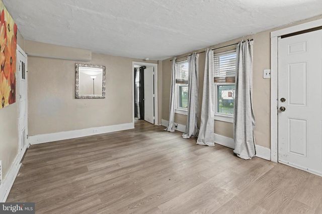 1 WOODS ALY, Mount Holly, NJ 08060