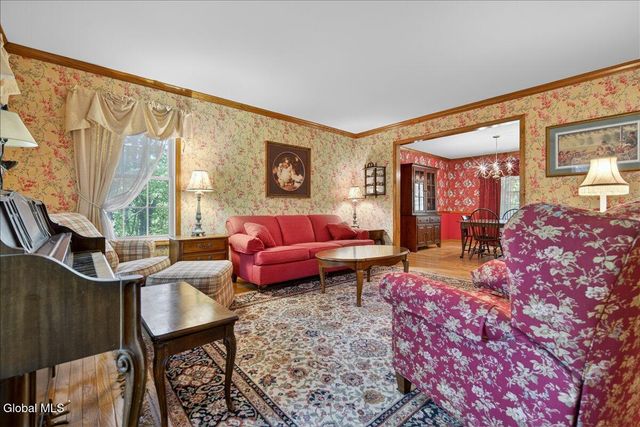 7 Brookview Court, Halfmoon, NY 12065