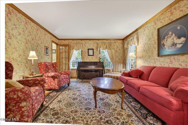 7 Brookview Court, Halfmoon, NY 12065
