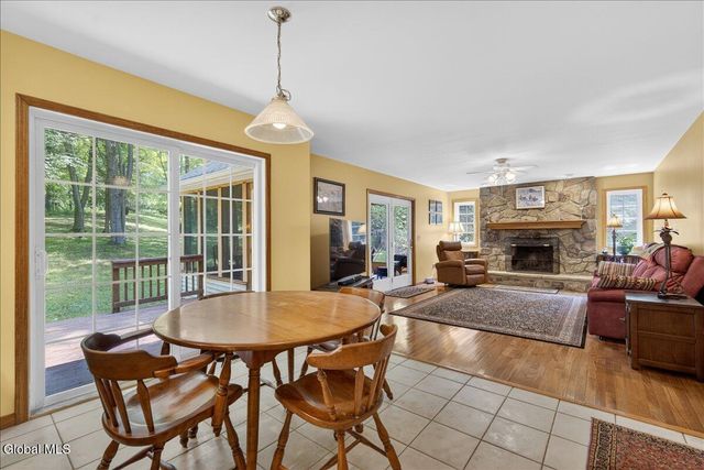 7 Brookview Court, Halfmoon, NY 12065