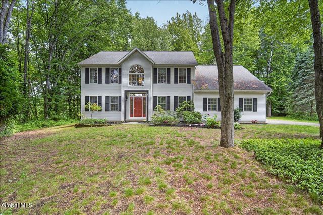 7 Brookview Court, Halfmoon, NY 12065