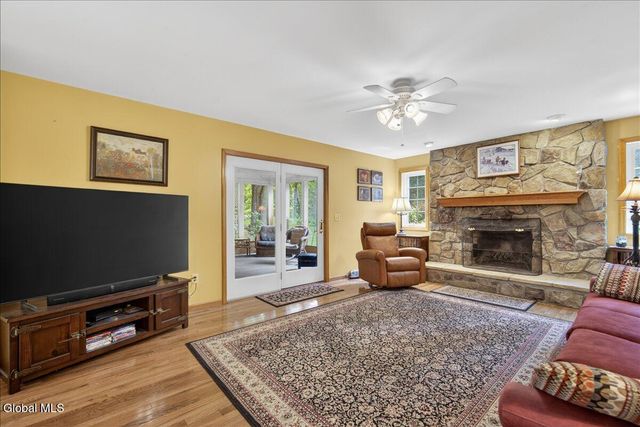 7 Brookview Court, Halfmoon, NY 12065