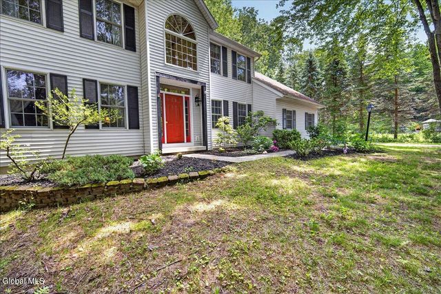 7 Brookview Court, Halfmoon, NY 12065