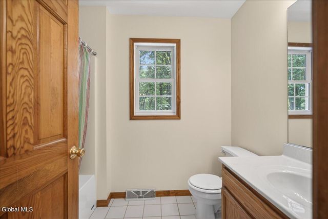 7 Brookview Court, Halfmoon, NY 12065