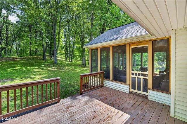 7 Brookview Court, Halfmoon, NY 12065