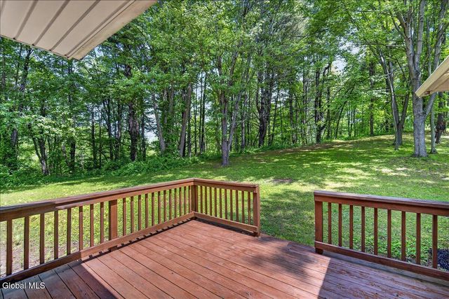 7 Brookview Court, Halfmoon, NY 12065