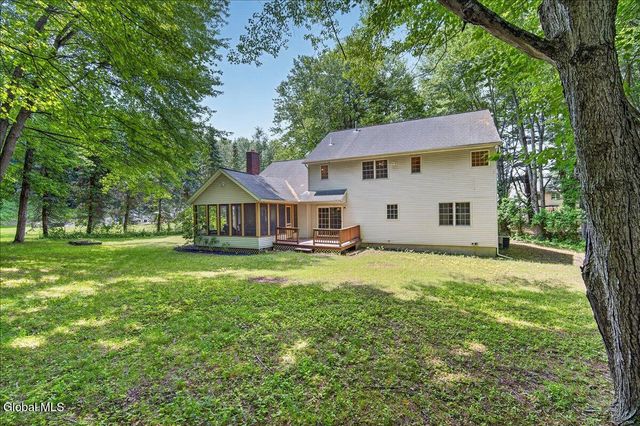 7 Brookview Court, Halfmoon, NY 12065