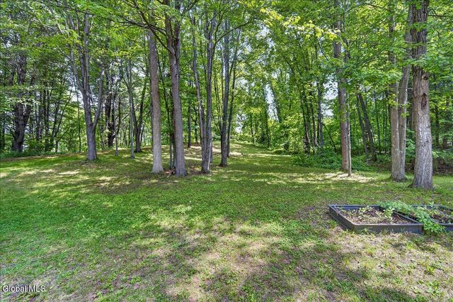 7 Brookview Court, Halfmoon, NY 12065