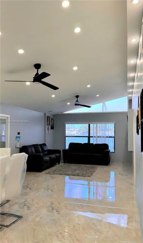 620 Briarwood Cir 1-43, Hollywood, FL 33024