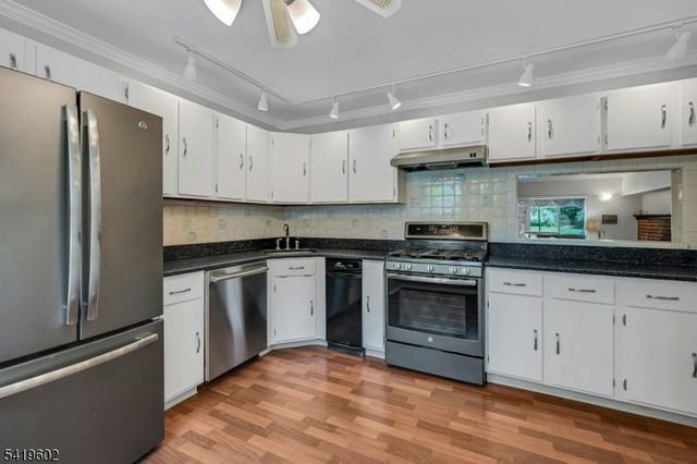 60 Woodward Ln, Bernards Twp., NJ 07920