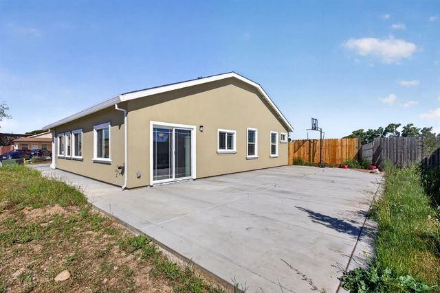 5955 Cortes Ct, Sacramento, CA 95824