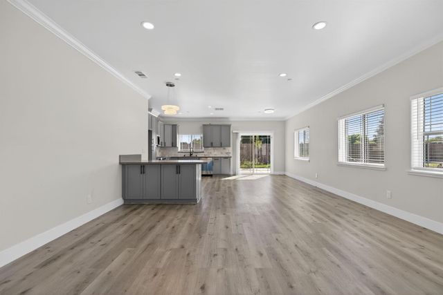 5955 Cortes Ct, Sacramento, CA 95824