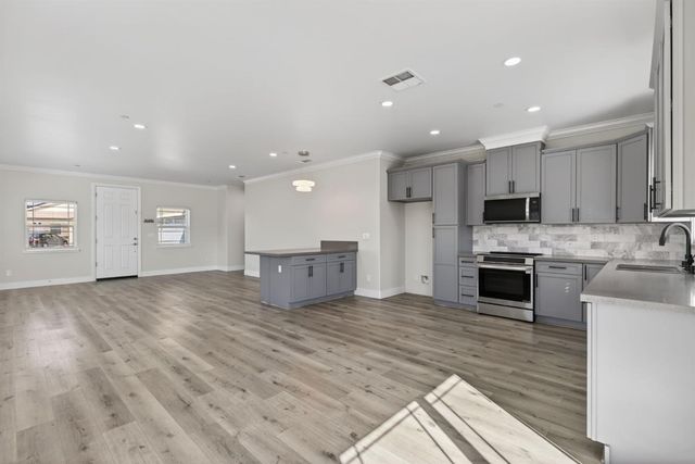 5955 Cortes Ct, Sacramento, CA 95824