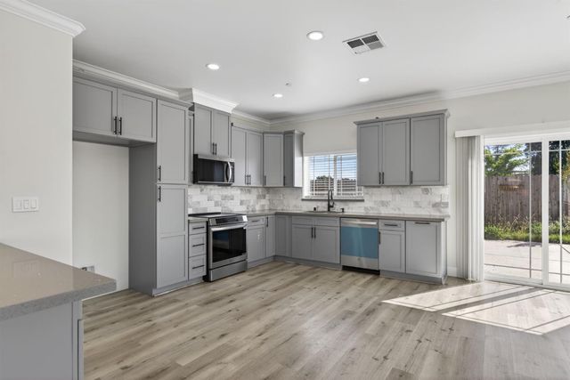 5955 Cortes Ct, Sacramento, CA 95824