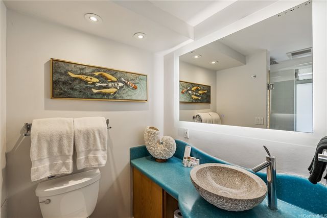 2895 Kalakaua Avenue 206, Honolulu, HI 96815