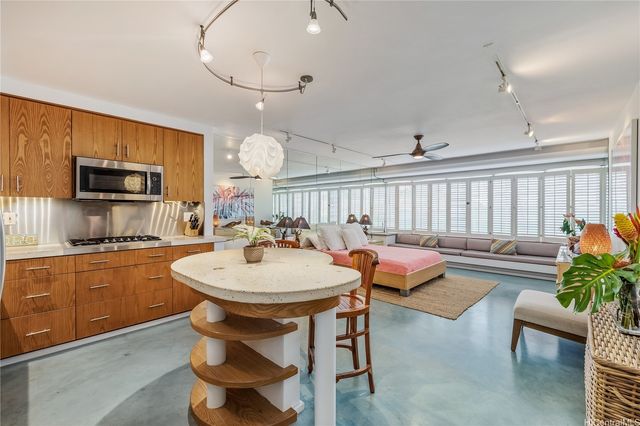 2895 Kalakaua Avenue 206, Honolulu, HI 96815