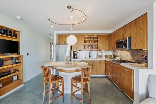 2895 Kalakaua Avenue 206, Honolulu, HI 96815