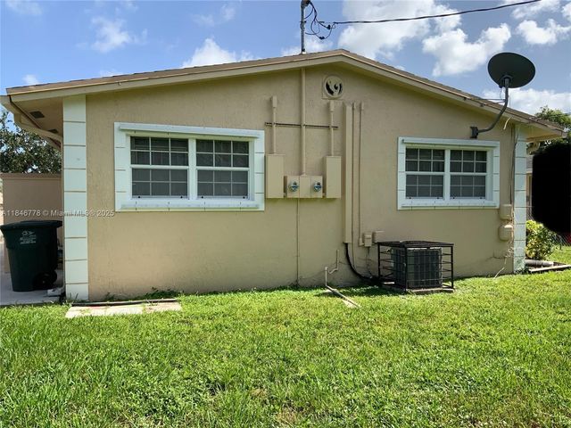 512 SW 10th St, Hallandale Beach, FL 33009